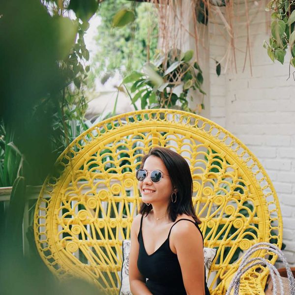 chica silla-